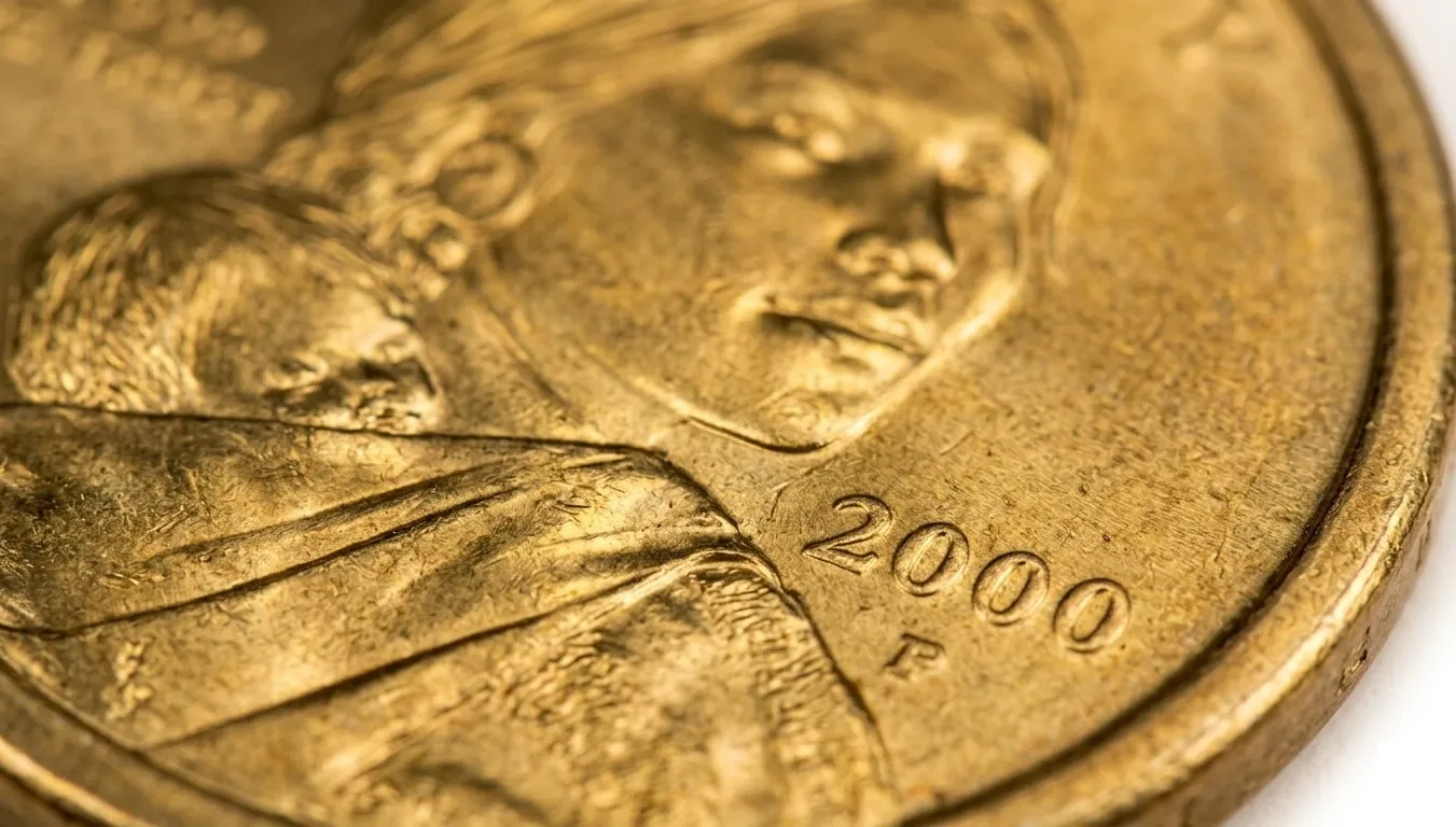 2000 Sacagawea dollar coin close-up emphasizing golden color